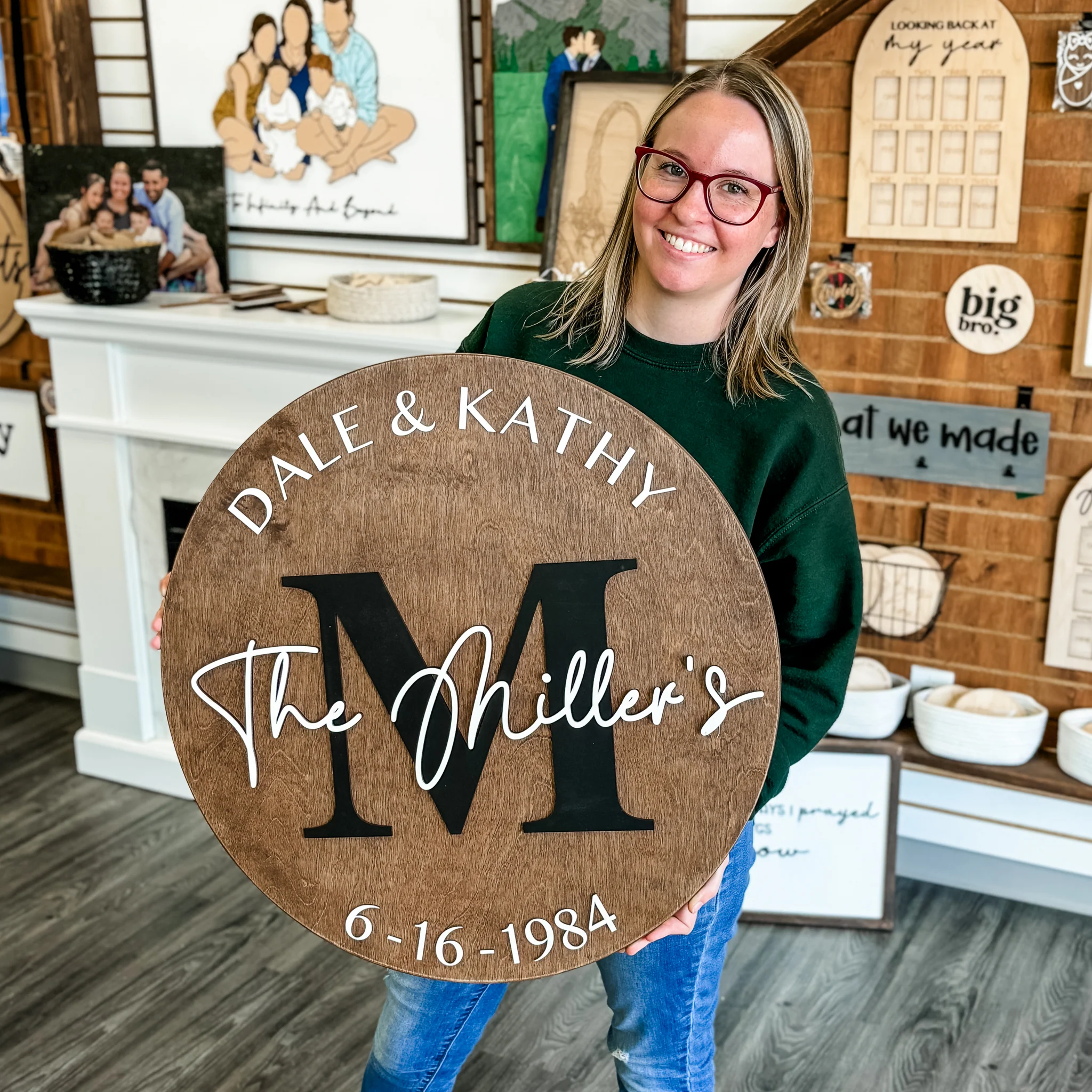 The Timeless Round Family Name Sign - Image 4