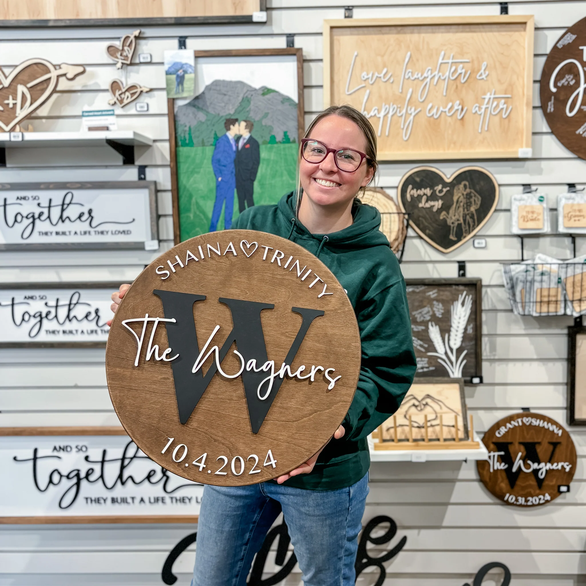 The Timeless Round Family Name Sign - Image 7