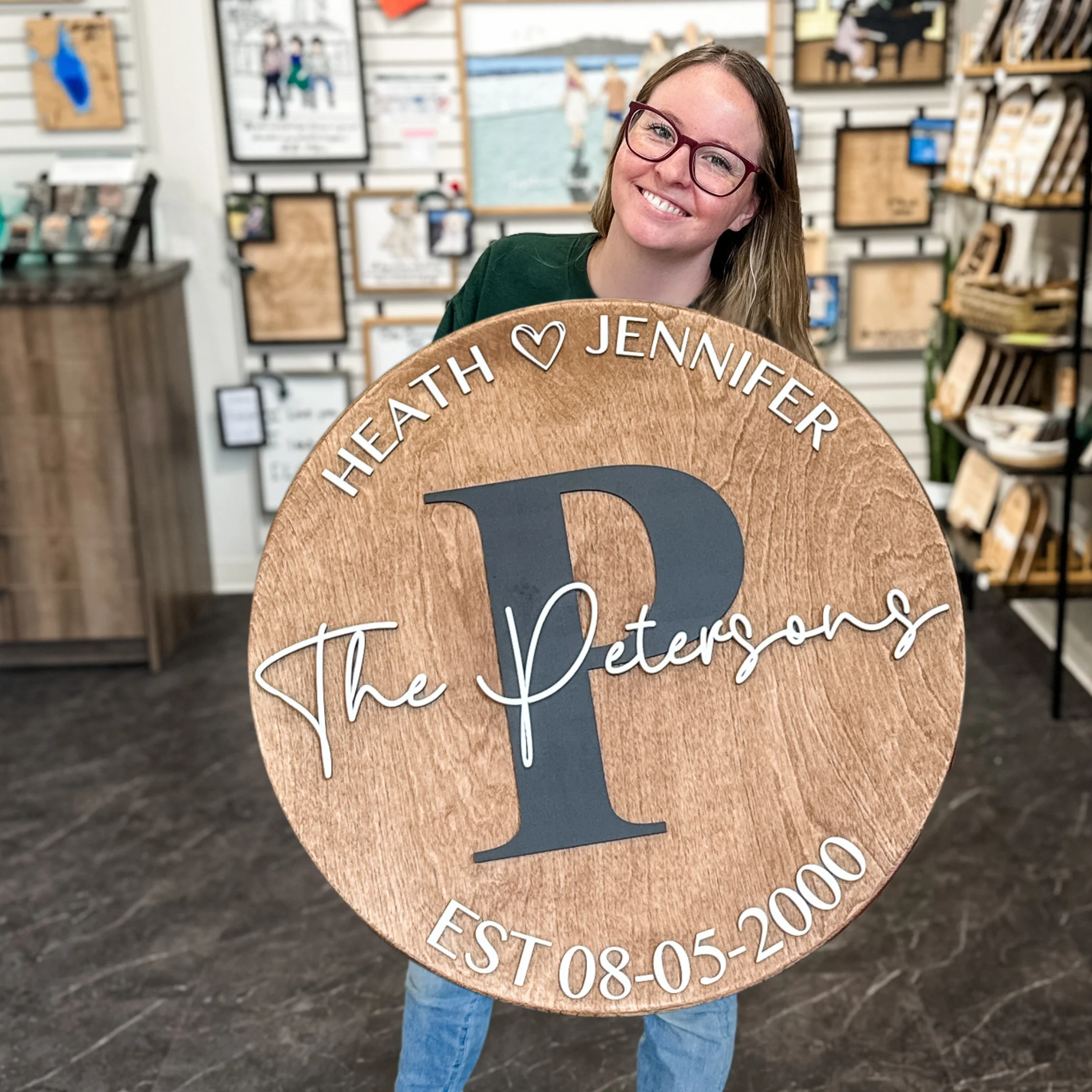 The Timeless Round Family Name Sign - Image 8